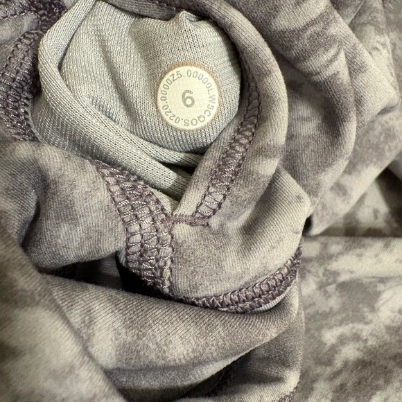 Lululemon Wunder Train High-Rise Tight 25"
Summer Shade Ice Grey Multi - Picture 6 of 7